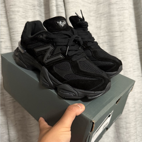 New Balance Other - New Balance Men's Black Chunky Athletic Sneakers